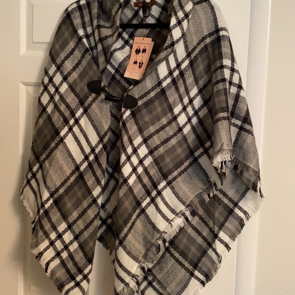Poncho - Picture 2 of 4